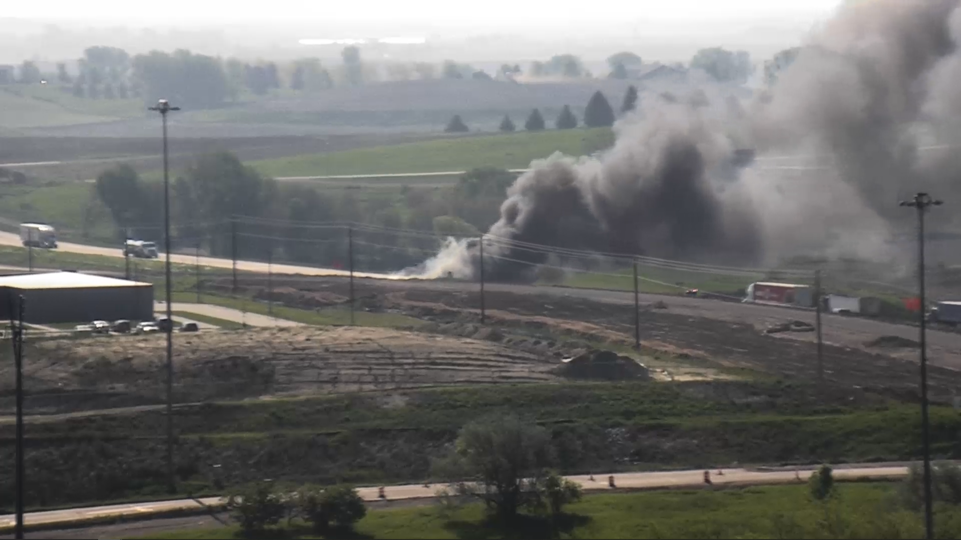 Semi incendio en la autopista 20 retrasó el tráfico el martes por la mañana.