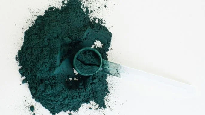 ¿Oro azul o espirulina? Descubre qué es mejor para el cuerpo, según expertos.