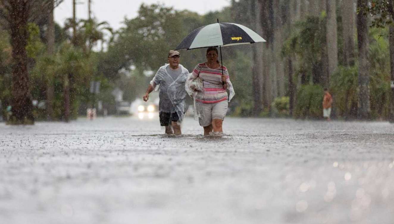 Continúa la emergencia en Miami: meteorólogos advierten por nuevas inundaciones.