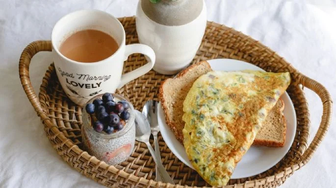 Estos son los ingredientes que debe tener un desayuno saludable, según los expertos.