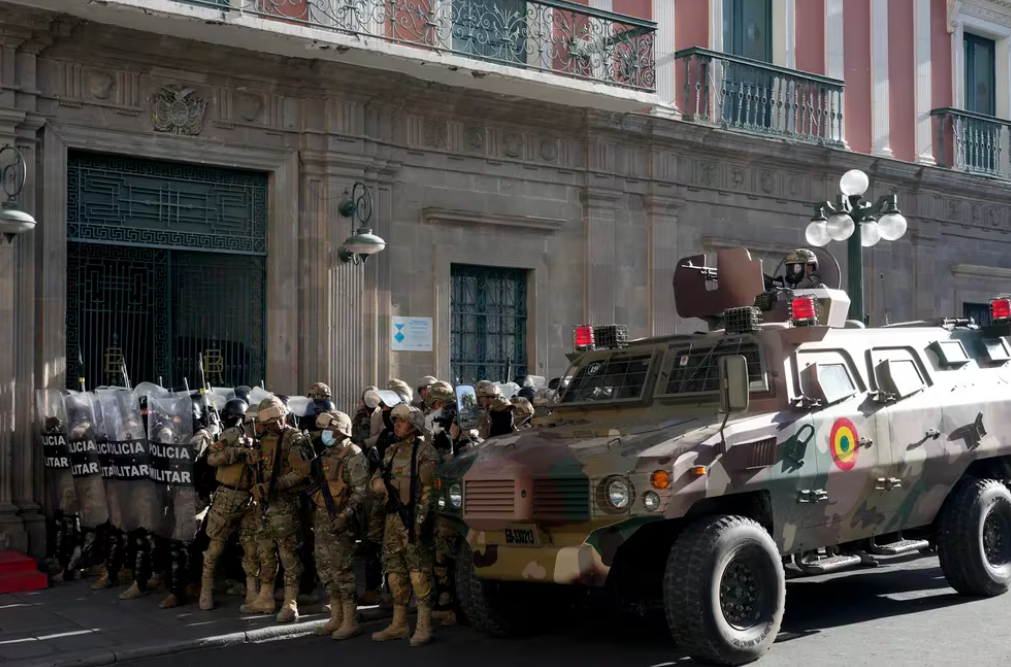 Bolivia: 24 imputados por el fallido levantamiento militar contra Arce enfrentan medidas cautelares por toma del Ejército.