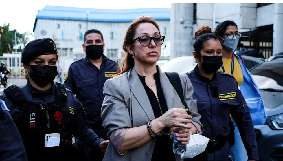 La persecución sin fin a Virginia Laparra, la fiscal antimafia que se atrevió a investigar a los corruptos en Guatemala.