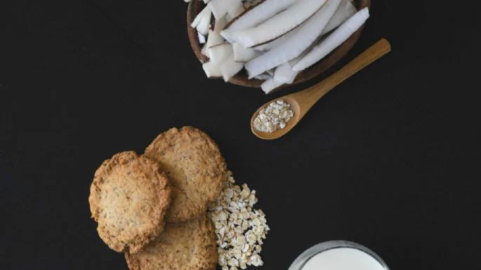 Galleta de avena con coco: Prepara esta opción de forma sencilla y saludable para tus tardes.