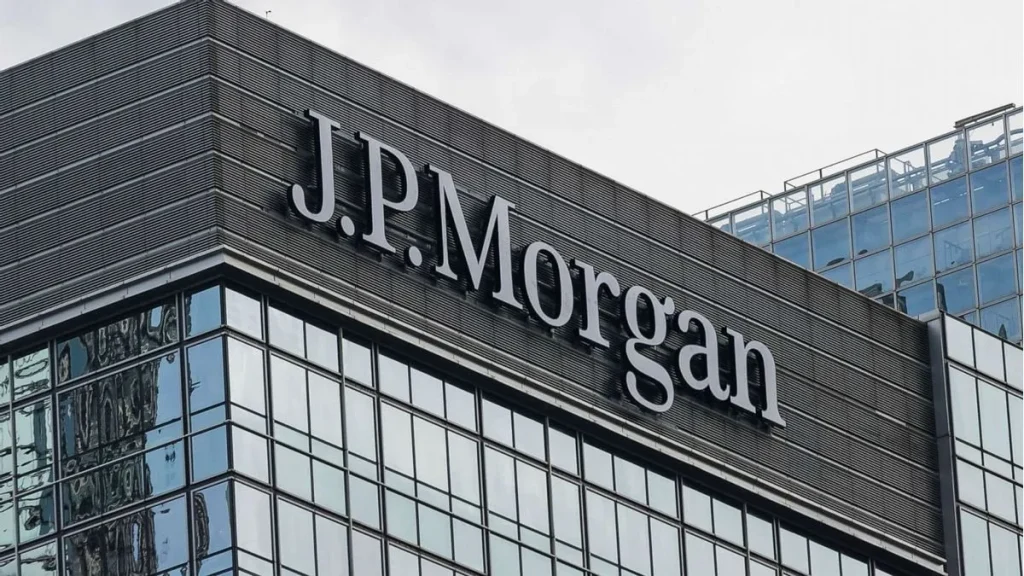 JP Morgan eleva a 35% probabilidad de recesión en EU para finales de año.