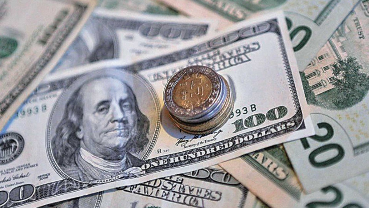 El peso mexicano se deprecia contra el dólar la mañana de este Miércoles.