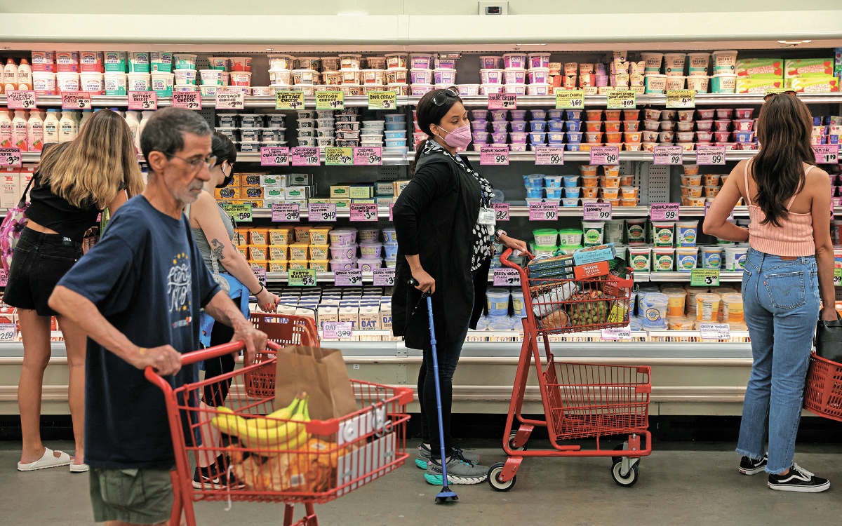 Consumidores de EU podrían desanimarse si Fed no baja tasas.