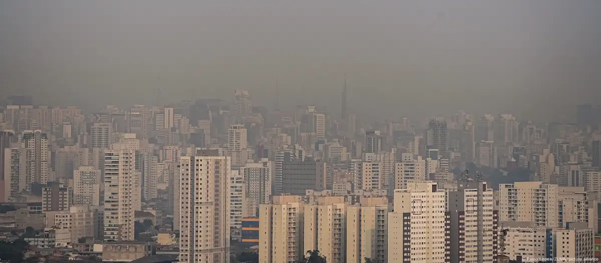 Humo de incendios en Brasil y Bolivia “asfixia” Sudamérica.