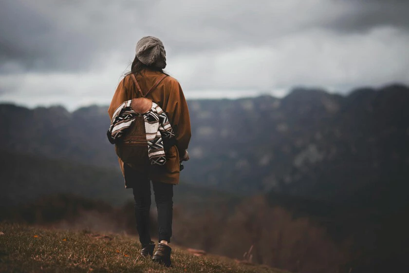 Mindful walking: el sencillo ejercicio que combina caminar con meditación para beneficiar cuerpo y mente.