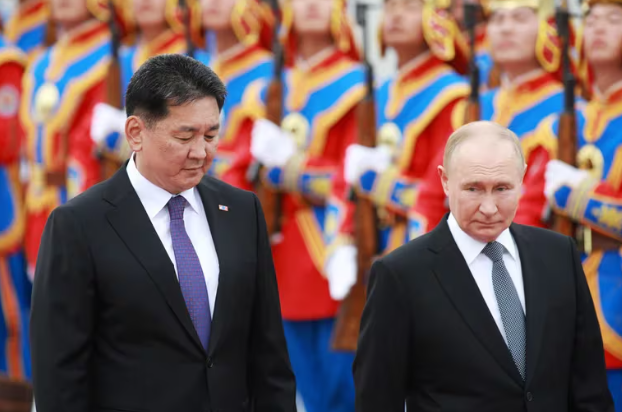 El presidente de Mongolia recibió a Putin en medio del reclamo global para que se cumpla la orden de detención contra el líder ruso.