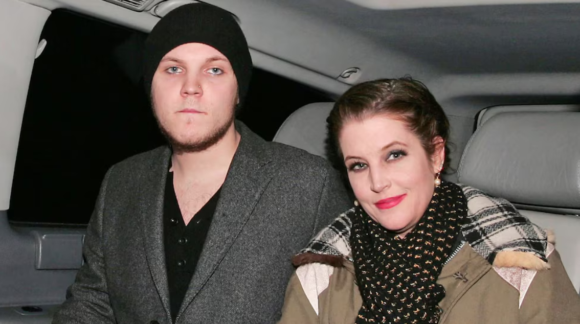 Lisa Marie Presley conservó el cuerpo de su hijo muerto en casa por 2 meses