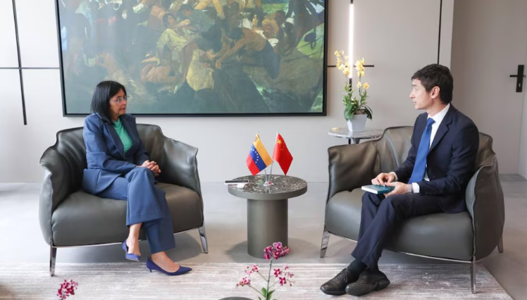 China renueva su apoyo a la dictadura de Maduro y quiere sumarla a su proyecto de un “nuevo orden político y económico”