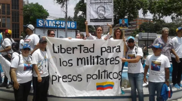 27 militares venezolanos empezaron una huelga de hambre ante las amenazas recibidas en la cárcel