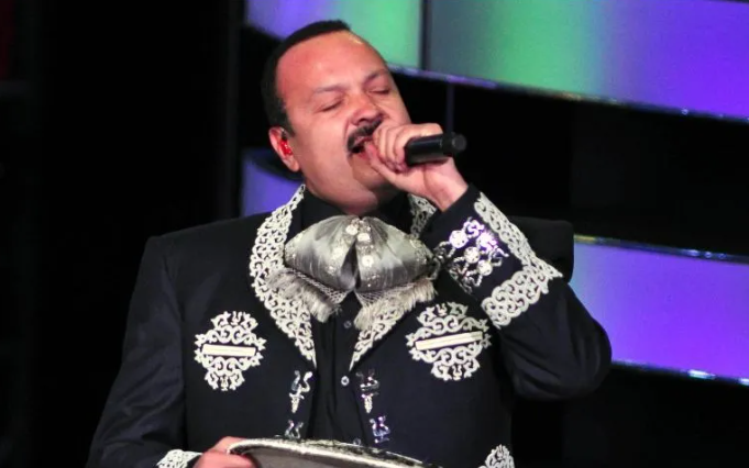 Pepe Aguilar es abucheado por cantar ‘Cuídamela Bien’, dedicada a Christian Nodal