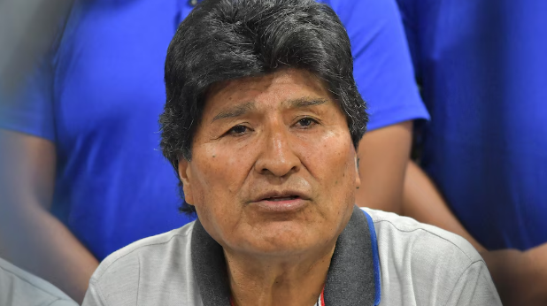 Tensión en Bolivia: seguidores de Evo Morales cavaron pozos para impedir que aviones aterricen para detenerlo