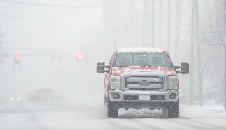 Se acerca más nieve, el frío intenso continúa