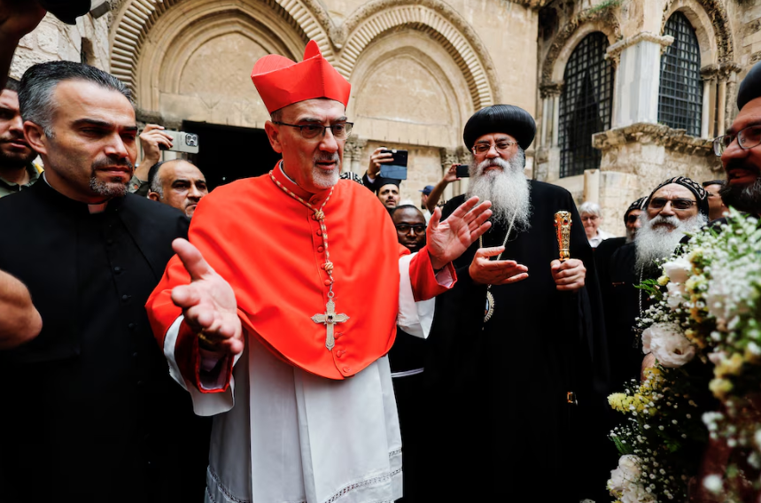 Quién es el cardenal Pizzaballa, el patriarca de Jerusalén que se ofreció como rehén de Hamas y podría suceder a Francisco