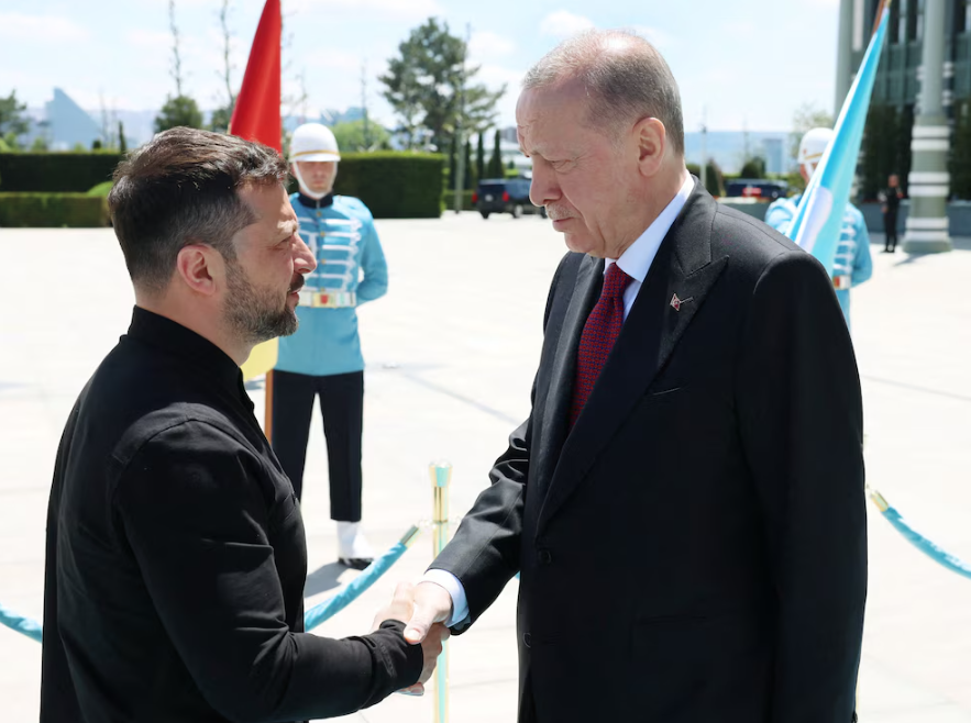 Zelensky llegó a Turquía para comenzar las negociaciones de paz y criticó la ausencia de Putin en la delegación rusa: “Parece una farsa”