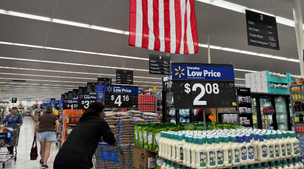 Walmart prevé aumento de precios por aranceles de Trump: ‘Sucederá en mayo y se hará más profundo’