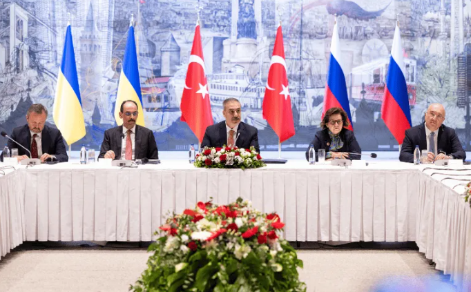 Rusia y Ucrania negocian cara a cara en Turquía