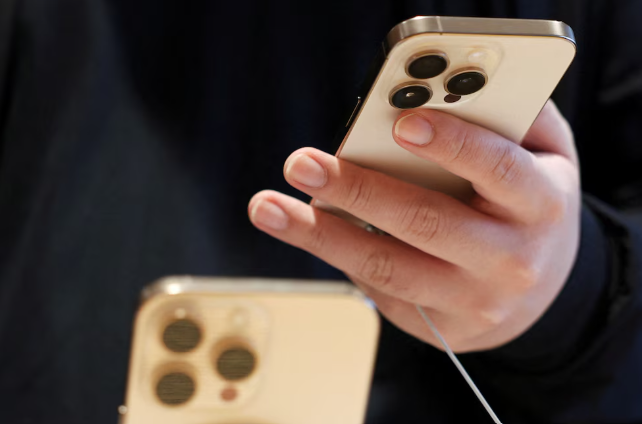 Donald Trump anunció que impondrá un arancel del 25% a los iPhones si Apple no los fabrica en Estados Unidos