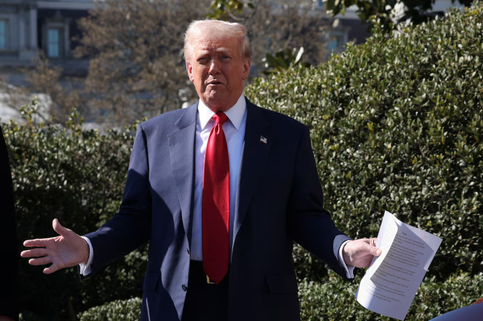 Trump amenazó con aumentar los aranceles a los autos importados