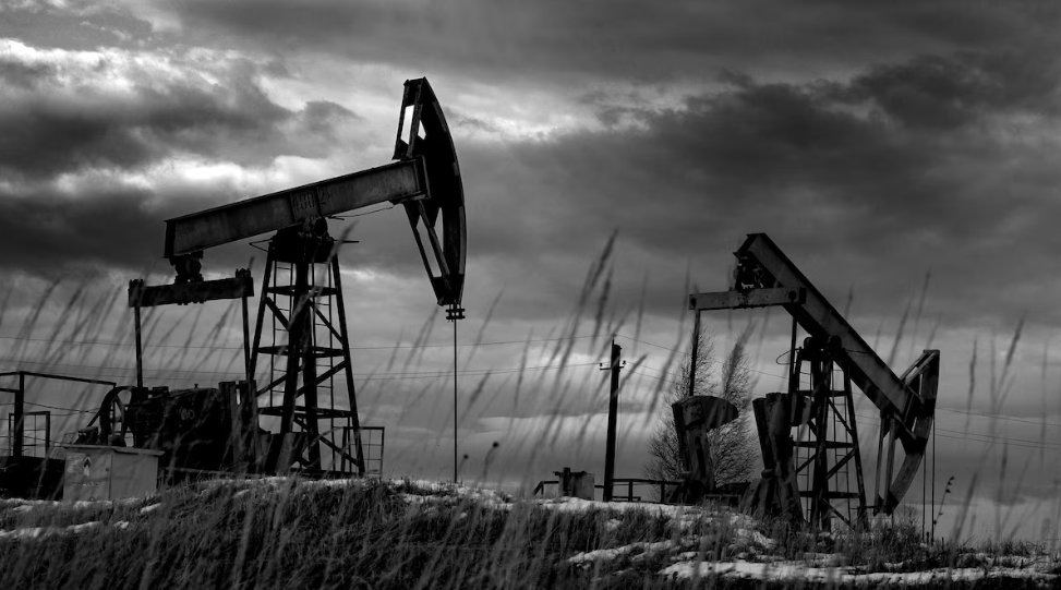 Anuncio de cese al fuego tira los precios del petróleo