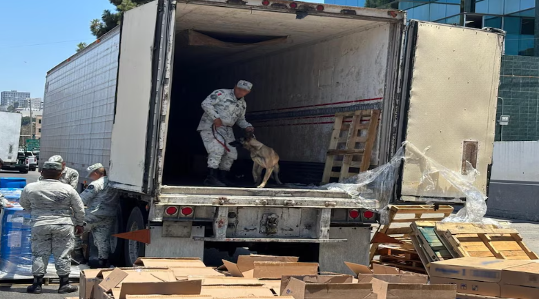 Aseguran 15 millones de pesos en cocaína y metanfetamina ocultos entre cajas de medicamentos en Tijuana