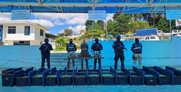 Detuvieron a sudafricano con más de 300 kilos de marihuana en una hacienda al sur de Ecuador