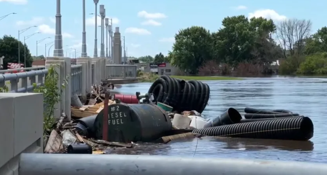Hombre sentenciado por robar armas de fuego durante la limpieza de la inundación de Spencer