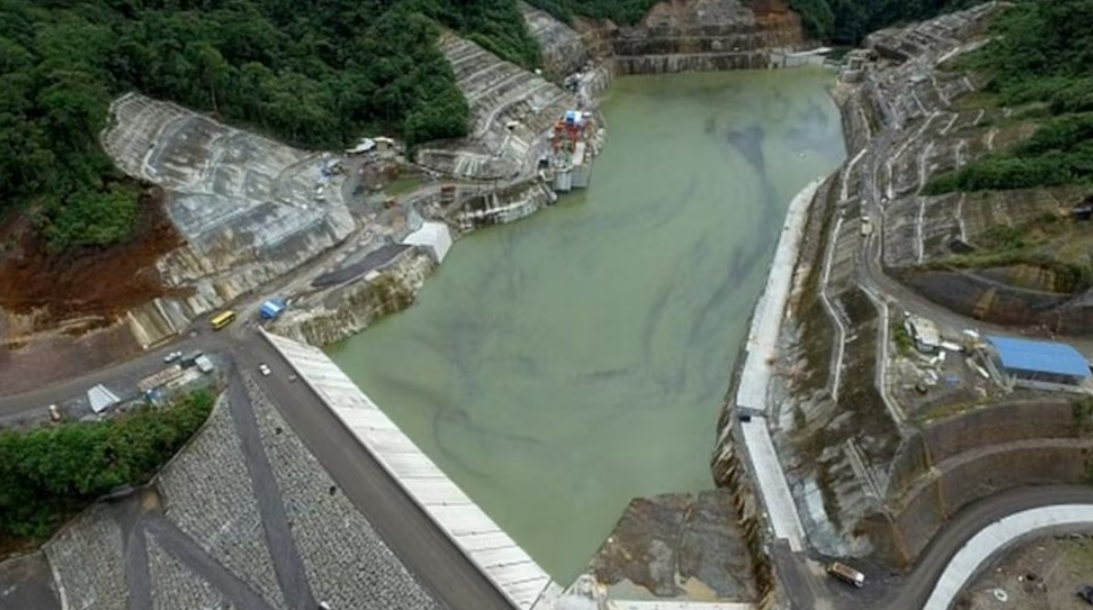 Una empresa del régimen chino debe pagar 400 millones de dólares a Ecuador por fallas en hidroeléctrica