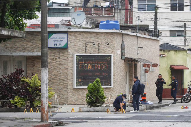Al menos siete muertos tras un ataque armado en una funeraria de Ciudad de Guatemala