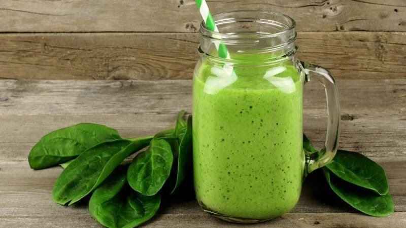 ¿Cuál es la mejor hora para tomar un jugo verde? Así puedes aprovechar todos su beneficios
