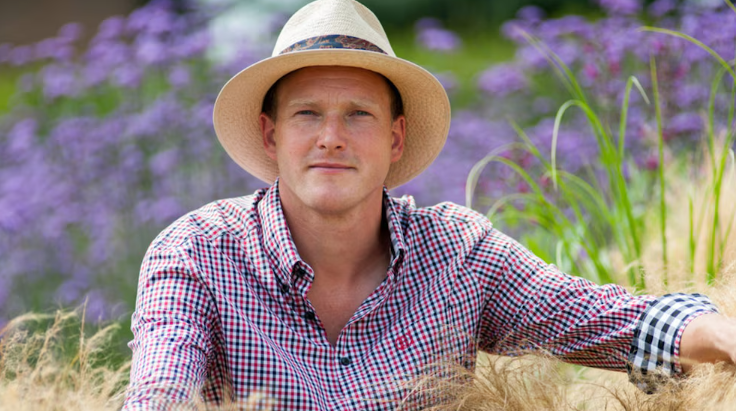 Buscaba orquídeas y terminó secuestrado: la historia del británico que pasó nueve meses cautivo en Colombia