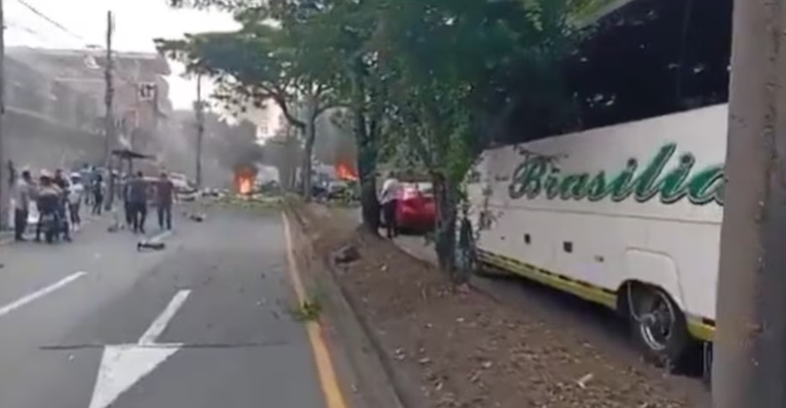 Atentado terrorista frente a la base aérea de Cali: se reportan seis muertos y decenas de heridos