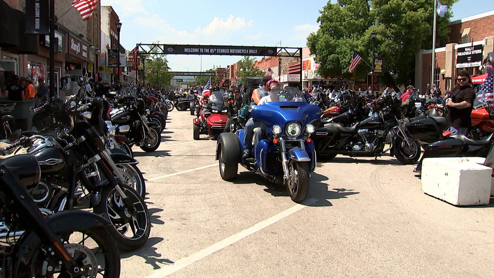 5 arrestados por delitos sexuales en manifestación en Sturgis