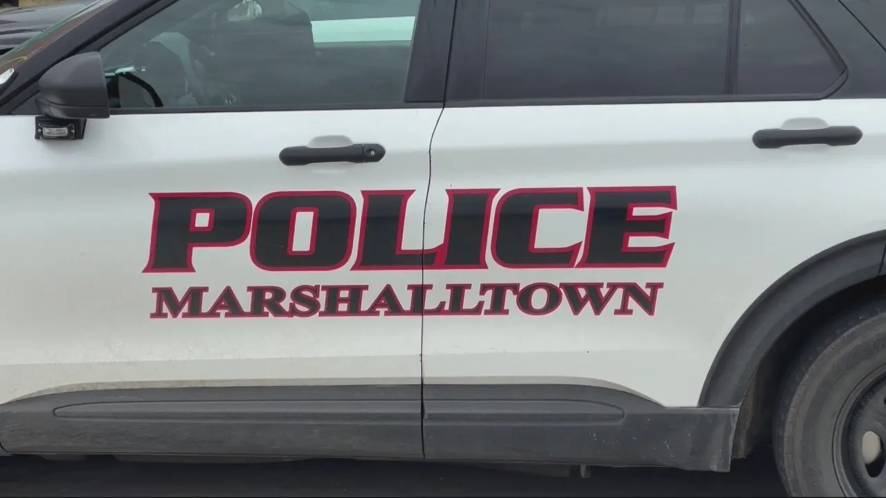 Conductor muere en accidente de vuelco en Marshalltown en la autopista 30
