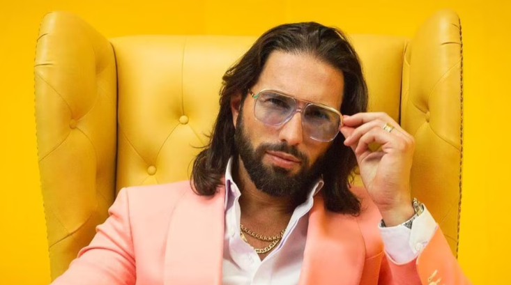 Poncho de Nigris se defiende de acusaciones de vender su cuerpo a empresarios para volverse famoso