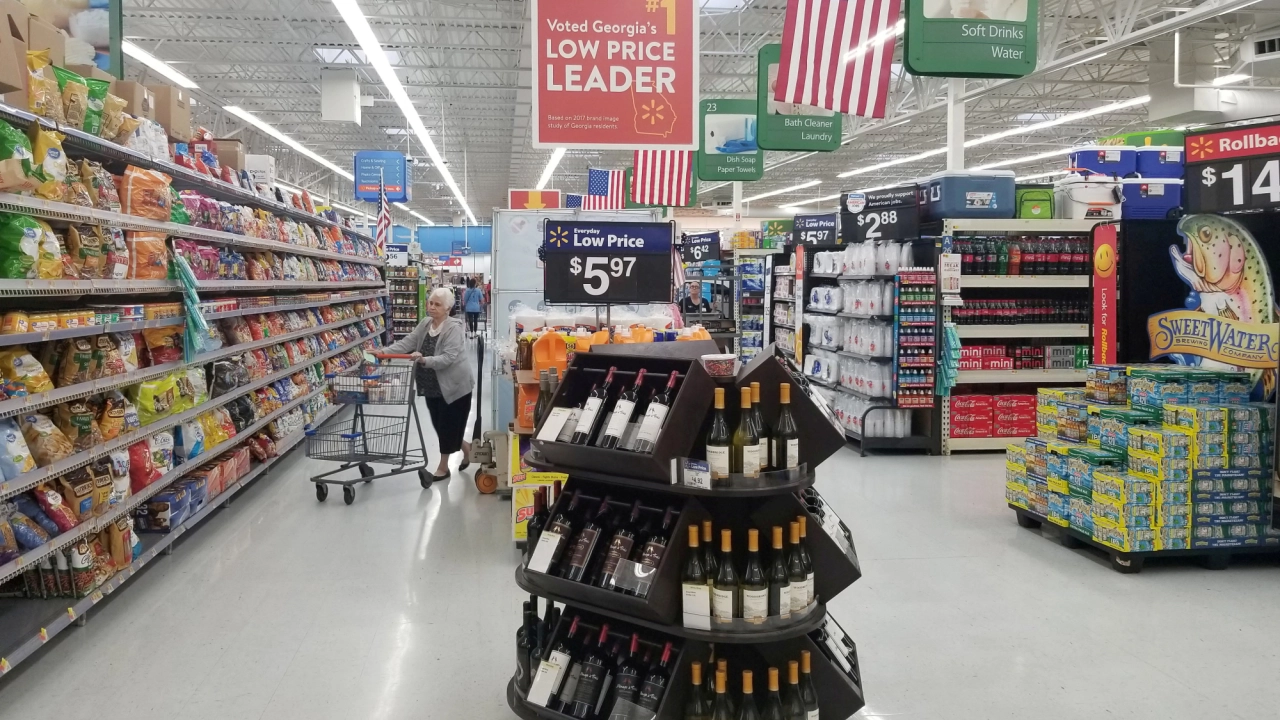 La confianza de los consumidores de EU cae a su nivel más bajo en seis meses