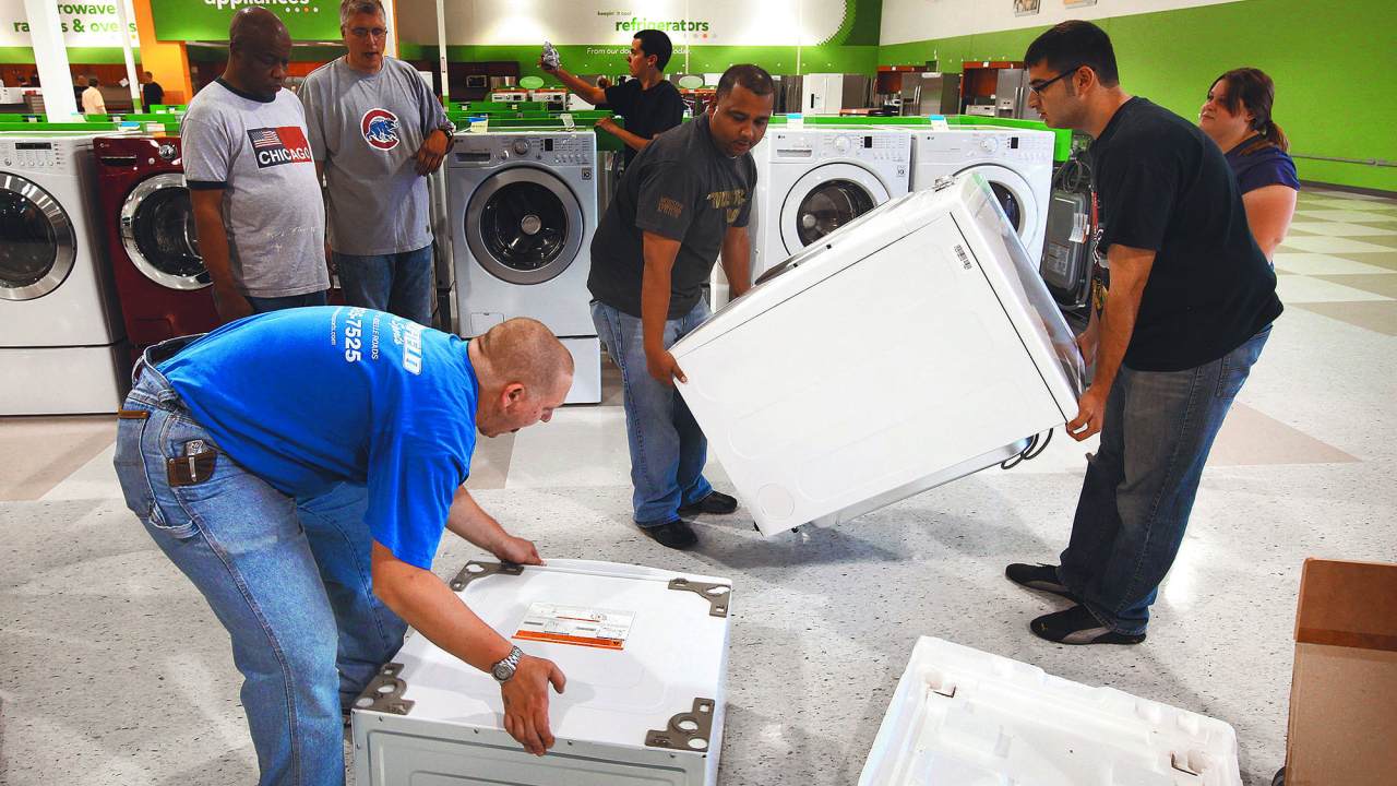 Ofertas de empleo en EU aumentan moderadamente en agosto y desciende la contratación