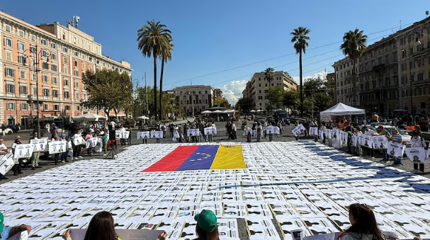 Decenas de venezolanos pidieron en Roma la liberación de los presos políticos antes de la canonización de José Gregorio Hernández y Carmen Rendiles