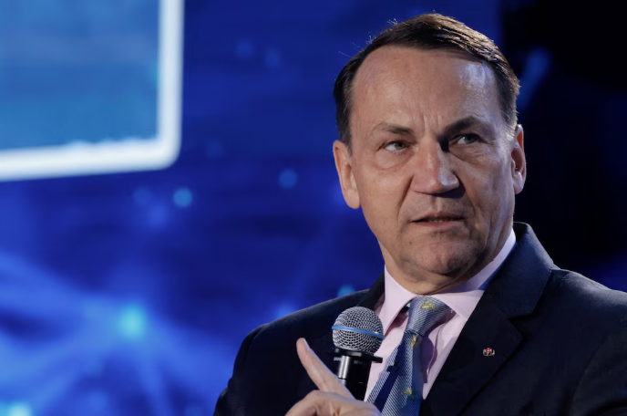 Polonia advirtió que podría interceptar el avión de Vladimir Putin si cruza su espacio aéreo rumbo a Hungría para reunirse con Trump