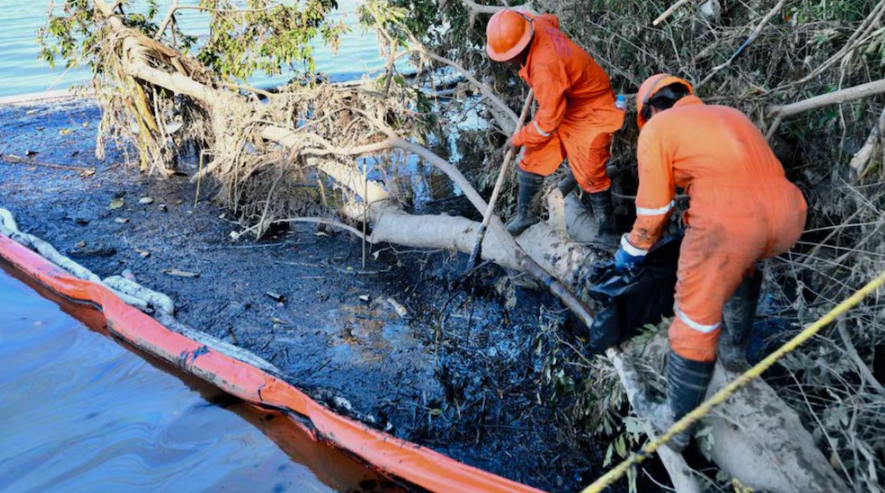 Derrame de petróleo en ríos de Veracruz: así va la reparación de la fuga en el oleoducto Poza Rica- Madero