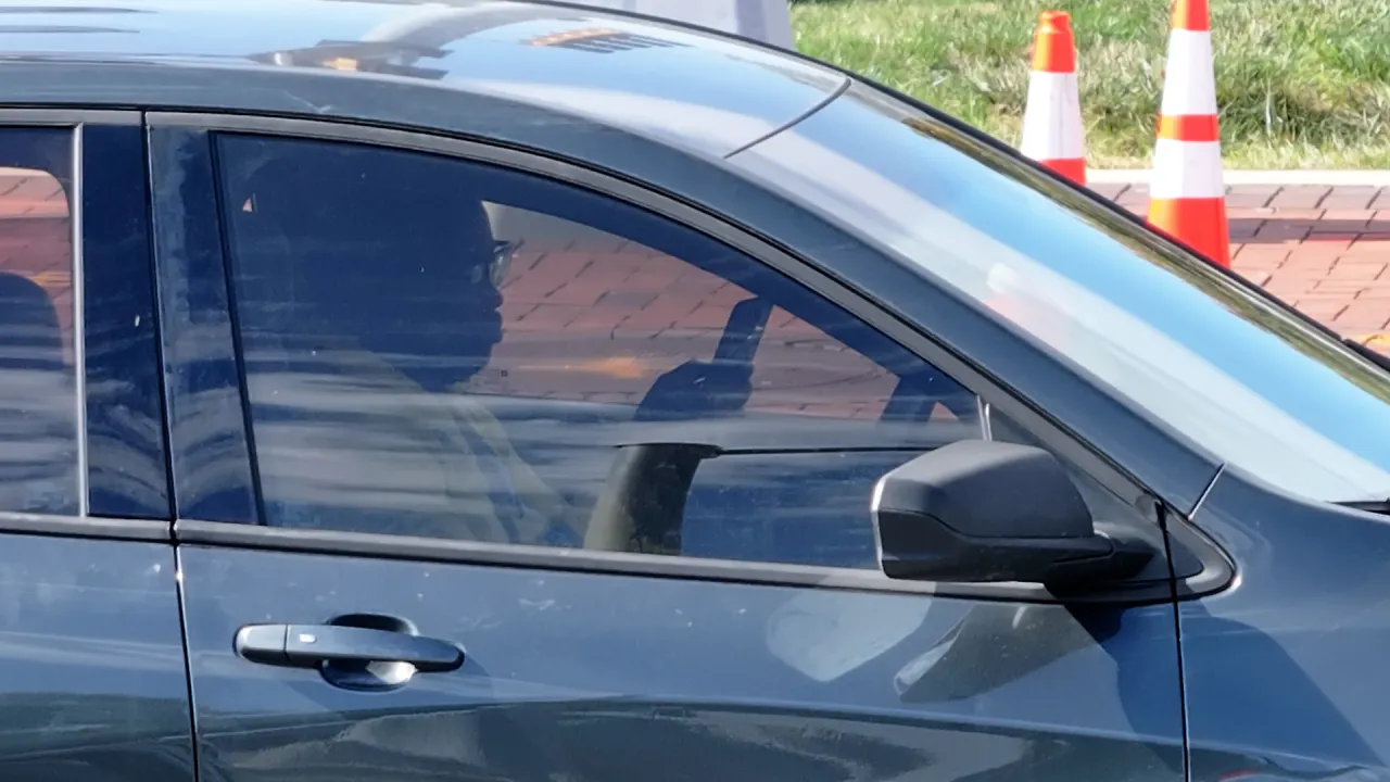 La Patrulla Estatal de Iowa toma medidas enérgicas contra la ley de manos libres el viernes, todavía en período de advertencia