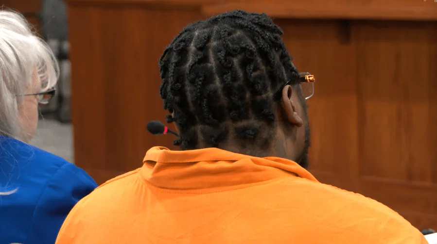 Un hombre se declara culpable del accidente de 2023 que causó la muerte de dos personas.