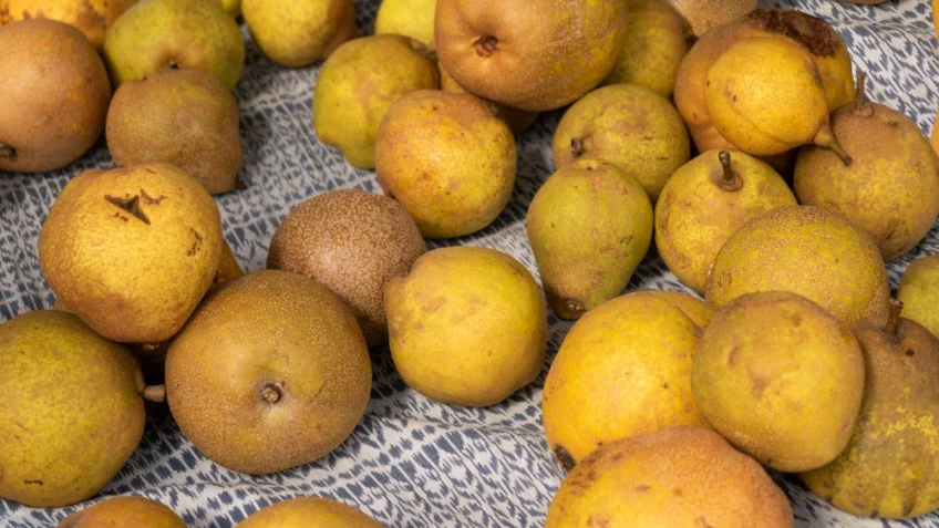 Estas son las propiedades curativas de comer pera