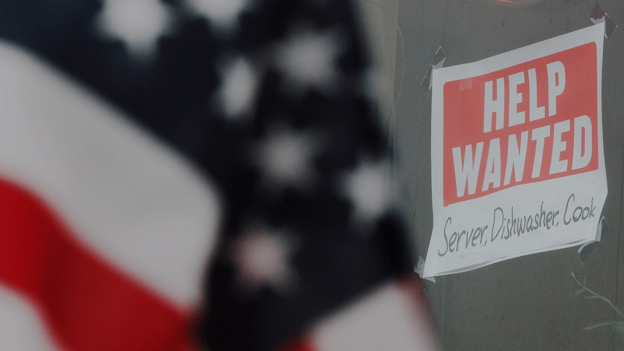 Informes privados sugieren que el mercado laboral estadounidense se debilitó
