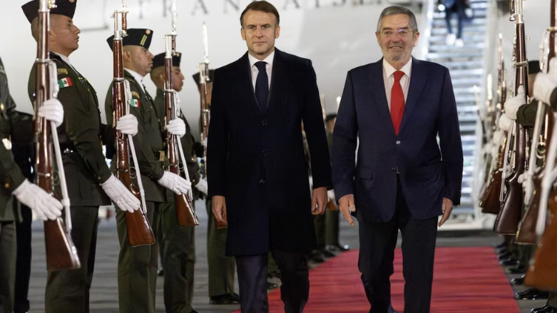 Emmanuel Macron llega a México para reunirse con Claudia Sheinbaum