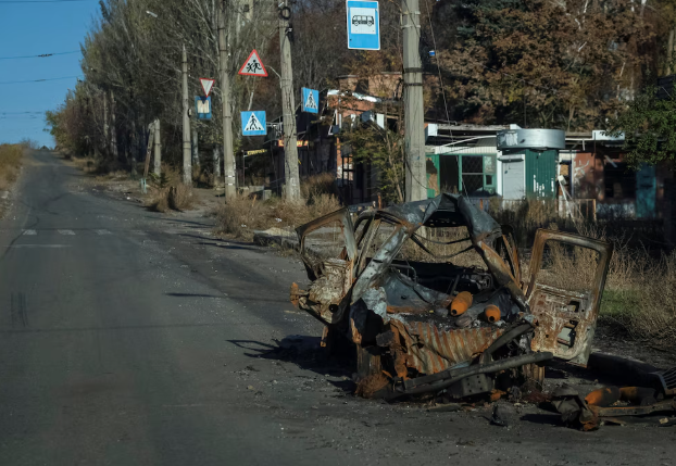 Ucrania atacó la refinería rusa de Saratov por séptima vez en el año y golpeó una terminal petrolera en Crimea