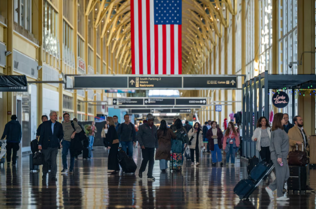 Más de 850 vuelos cancelados en Estados Unidos la madrugada del miércoles en medio del cierre del gobierno