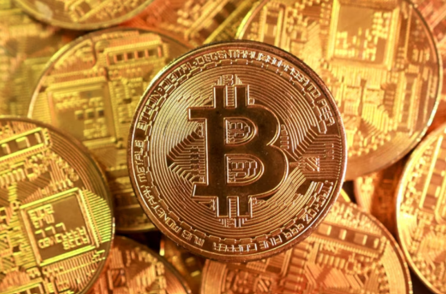 Bitcoin cae por debajo de 90.000 dólares por primera vez en siete meses